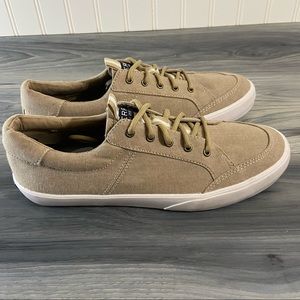 Sperry Top-Sider Trysail Chambray Sneaker Kids size 6 or woman’s size 8.